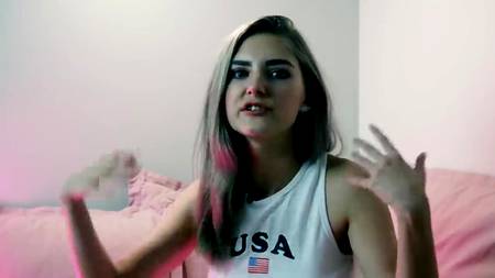 Интервью с русской порнозвездой Eva Elfie в домашней обстановке