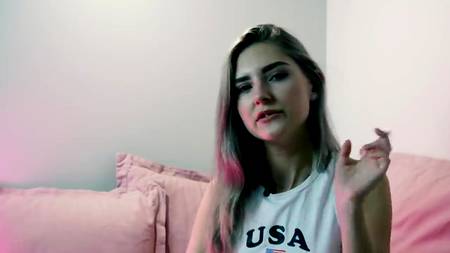 Интервью с русской порнозвездой Eva Elfie в домашней обстановке