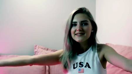 Интервью с русской порнозвездой Eva Elfie в домашней обстановке