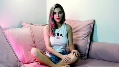 Интервью с русской порнозвездой Eva Elfie в домашней обстановке