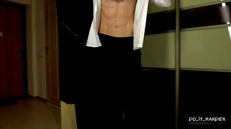 Кучерявая цыпочка извивается на стволе активного любовника