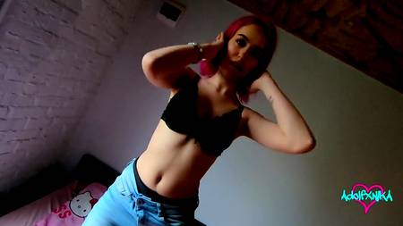 Русская порнозвезда объездила хуй подкатившего пикапера