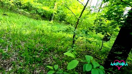 Русский пацан отодрал в лесу девку с рабочими узкими дырочками