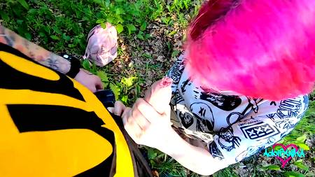 Русский пацан отодрал в лесу девку с рабочими узкими дырочками