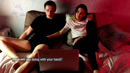 Русская телочка старательно сосет пенис балдеющему пацану