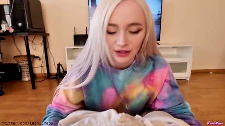 Светловолосая русская телка трахается дома с братом во время карантина