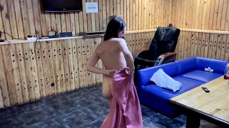 Русский пацан пялит в сауне симпатичную шлюшку с небольшой грудью
