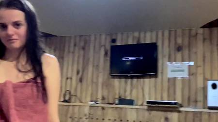 Русский пацан пялит в сауне симпатичную шлюшку с небольшой грудью