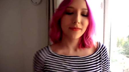 Розоволосая давалка ощутила пиздой извержение спермы русского богатыря