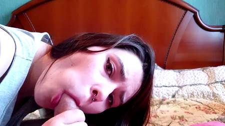 Русский пацан раскрутил молодуху пошалить с его членом