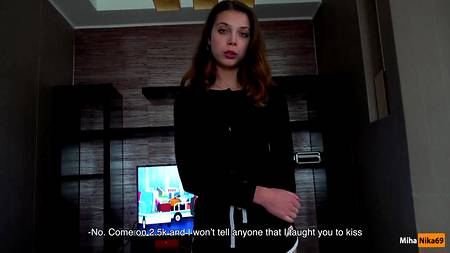 Парень ебет в жопу молодую русскую девку и снимает на камеру