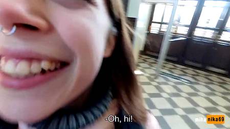 Вышла из душа и сразу запрыгнула на член русскому парню