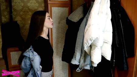 Стройная русская телочка проглотила сперму после жаркого секса