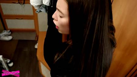 Стройная русская телочка проглотила сперму после жаркого секса