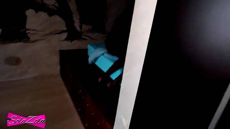 Худенькая красотка сладко стонет на толстом болте бойфренда