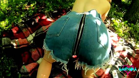 Симпатичная сучка проиграла себя в карты русскому парню на природе