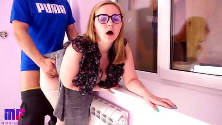 Русский мужик доводит до оргазма толстушку с большой грудью