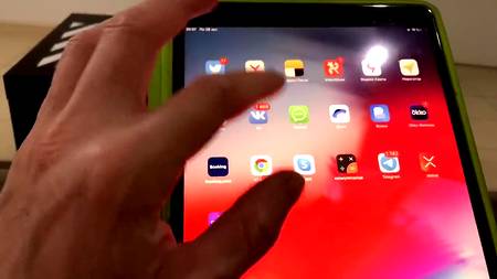 Страстный блондин ебет во все щели стройную телку с маленькой грудью