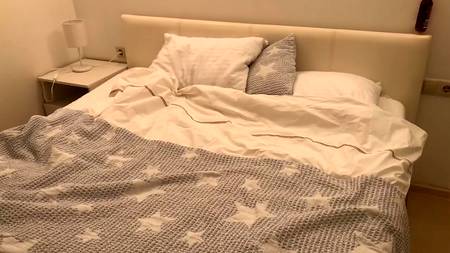 Страстный блондин ебет во все щели стройную телку с маленькой грудью