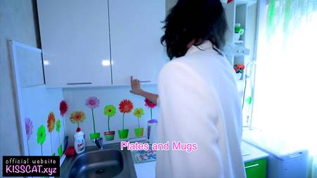 Горячая риелторша отдалась на работе ненасытному русскому клиенту