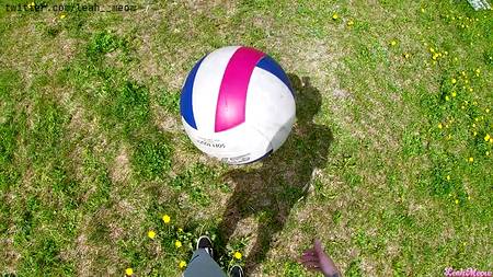 Русский пацан дрючит на даче молодую блондинку с классной попкой