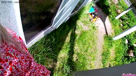 Русский пацан дрючит на даче молодую блондинку с классной попкой