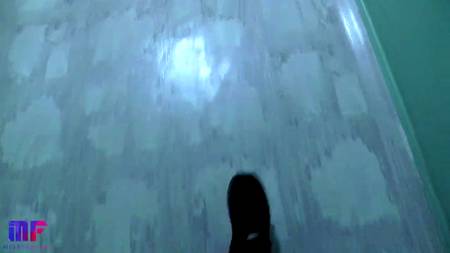 Русский парень отымел в рот воровку и мощно кончил ей на лицо