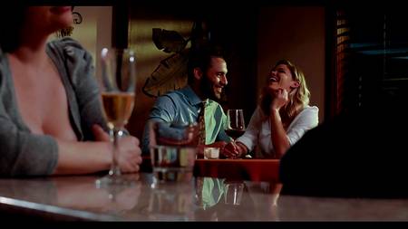 Крепкий самец страстно ебет в уборной сексуальную блондинку Jessa Rhodes