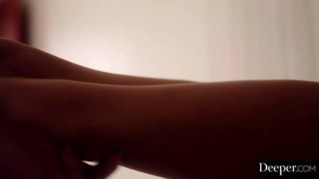 Стройная блондинка отдалась на вечеринке ненасытному мужчине