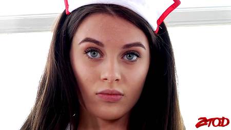 Похотливая медсестричка оргазмирует на члене страстного пациента