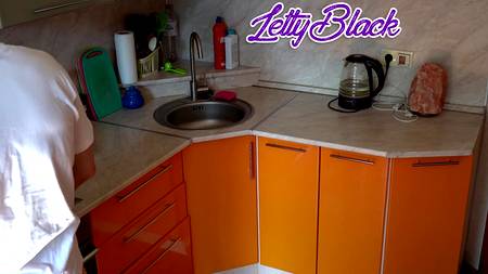 Светловолосая русская шлюшка изменяет мужу с мойщиком окон