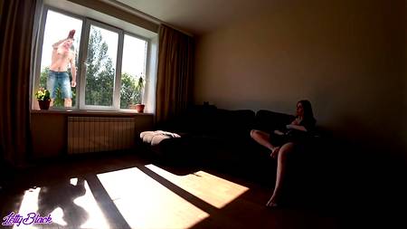 Светловолосая русская шлюшка изменяет мужу с мойщиком окон