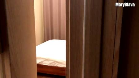 Шаловливая сестричка запрыгнула на член брата ради приятного оргазма