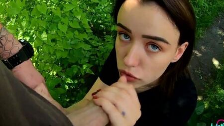 Пикап грудастой красавицы оправдался жарким сексом на улице и дома