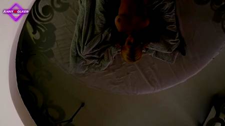 Стройная блондинка оргазмирует сверху на парне от первого лица