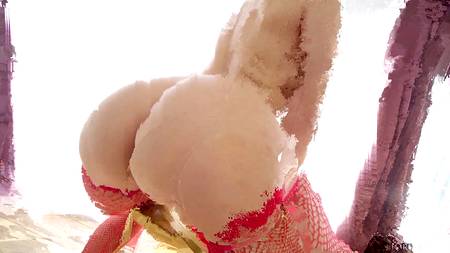 Пылкий любовник жарит в задницу молодую сучку с красных чулках