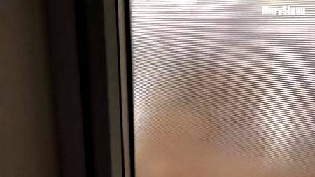 Оттраханная молодая блондинка проглотила камшот русского парня