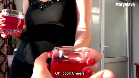 Оттраханная молодая блондинка проглотила камшот русского парня