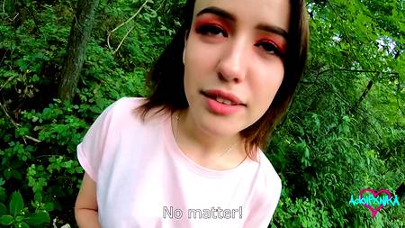 Голубоглазая краля доставляет оральное удовольствие парню от первого лица