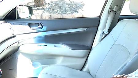 Рыжая сучка лижет мужской анал у и получает от этого удовольствие