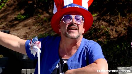 Страстный пихарь отымел по очереди двух сучек и мощно кончил им в рот