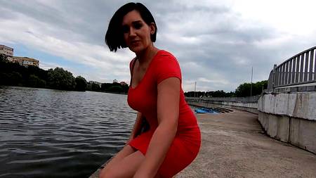 Грудастая милфа оргазмирует на мужском болте от первого лица