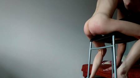 Русский пацан ебет худенькую подругу резиновым самотыком