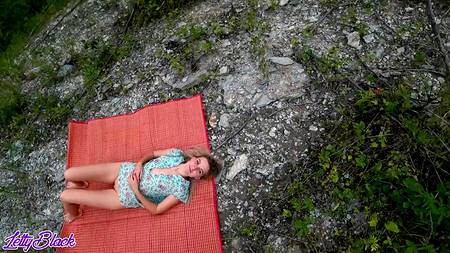 Русское порно на природе с очаровательной светловолосой девушкой