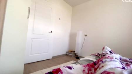 Русский пацан дал сестричке пососать хуй и мощно кончил ей на язычок