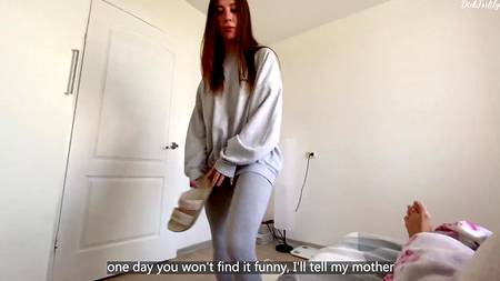 Русский пацан дал сестричке пососать хуй и мощно кончил ей на язычок