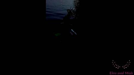 Запикапил и трахнул у речки симпатичную русскую молодуху