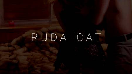 Связал и трахнул в задницу рыжеволосую девку в сексуальных чулках