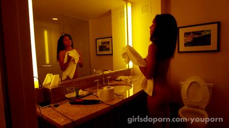 Maya Bijou проходит кастинг на длинном хую довольного агента