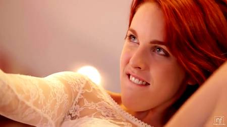 Рыжая бестия захотела поебаться на бильярдном столе